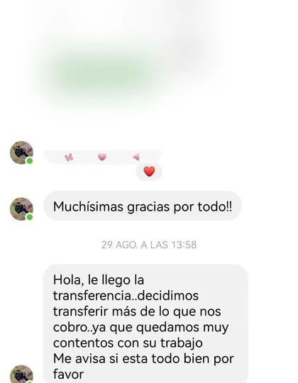 Mensaje de WhatsApp de una clienta que cuenta que quedó conforme con el servicio